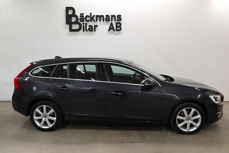 Begagnad Volvo V60 Momentum 150 HK (110 kW) 2018 Grå met. (savile grey) Kombi