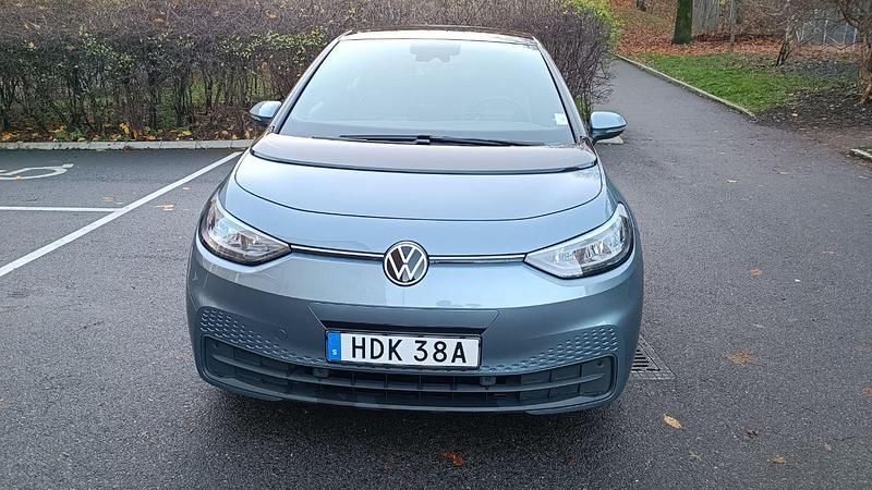 Blå Begagnad 2021 VW ID.3 Pro Performance Halvkombi | 239 900 kr (Marknadspris) - Bild 1/4