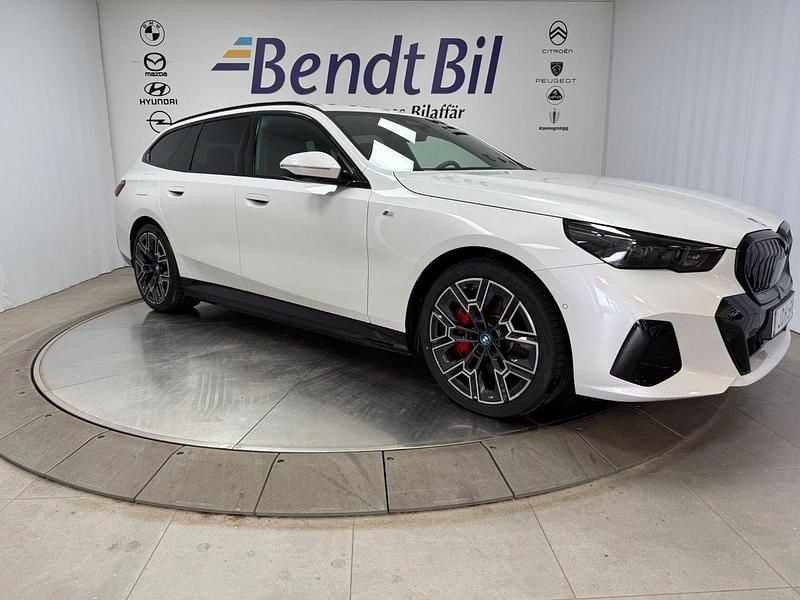 Vit Begagnad 2025 BMW i5 M Sport Sedan | 759 500 kr - Bild 1/4