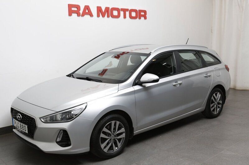 Silver Begagnad 2017 Hyundai i30 Comfort Kombi | 89 800 kr (Lite dyr) - Bild 1/3