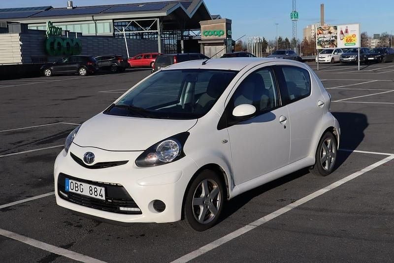 Begagnad 2013 Toyota Aygo Halvkombi | 39 500 kr (Marknadspris) - Bild 1/4