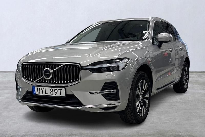 Silver Begagnad 2023 Volvo XC60 Core SUV | 449 900 kr (Marknadspris) - Bild 1/4