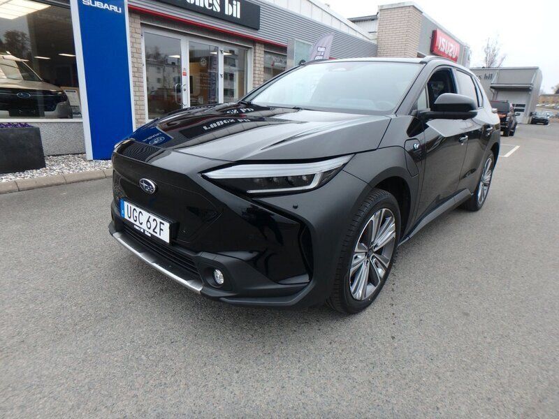 Svart Begagnad 2022 Subaru Solterra SUV | 345 000 kr - Bild 1/4