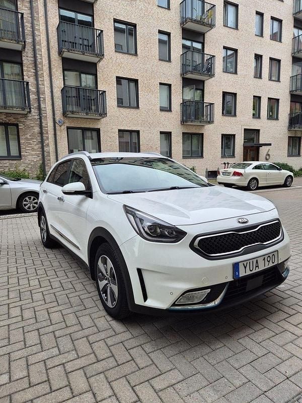 Vit Begagnad 2019 Kia Niro 2 SUV | 220 000 kr (Marknadspris) - Bild 1/4