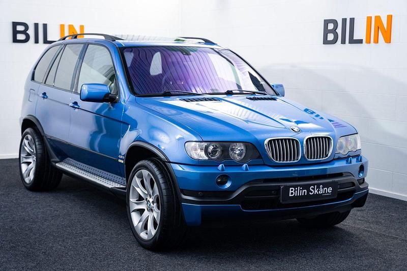 Ljusblå (blå) Begagnad 2003 BMW X5 SUV | 129 900 kr - Bild 1/4
