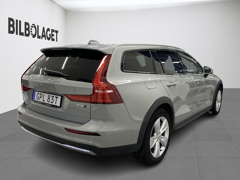Begagnad Volvo V60 CC Core 253 HK (186 kW) 2024 Grå Kombi