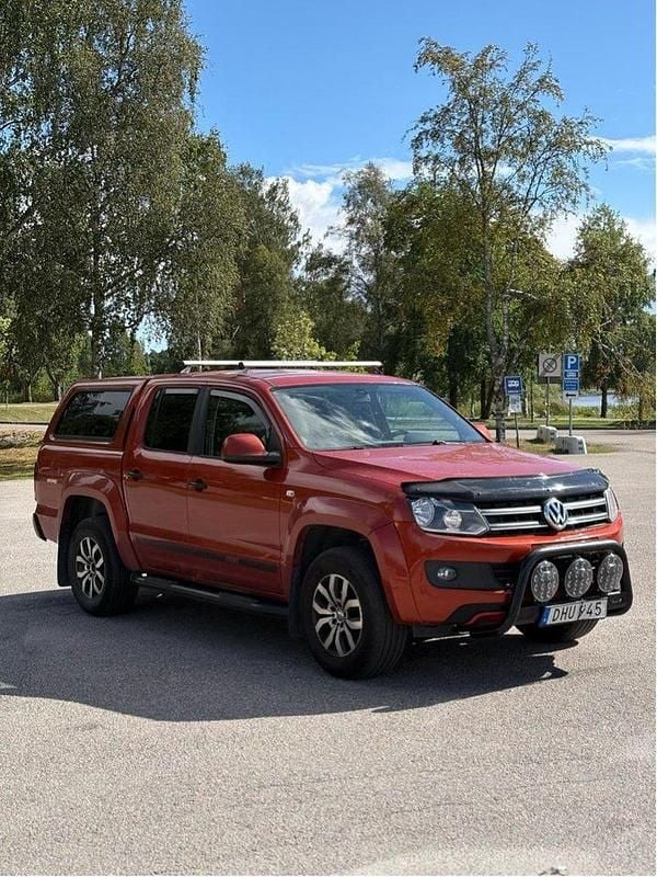 Röd Begagnad 2014 VW Amarok Canyon Pickup | 160 000 kr (Marknadspris) - Bild 1/4