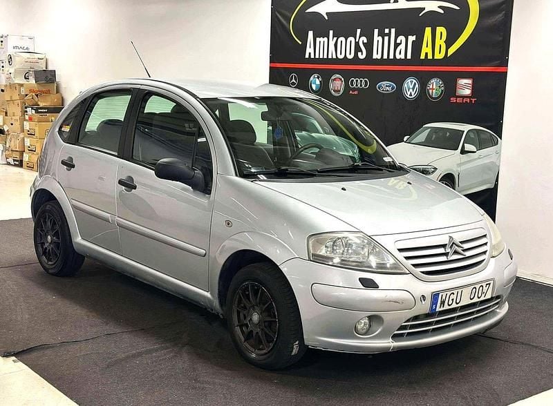 Silver Begagnad 2004 Citroën C3 Halvkombi | 19 900 kr (Dyr) - Bild 1/4