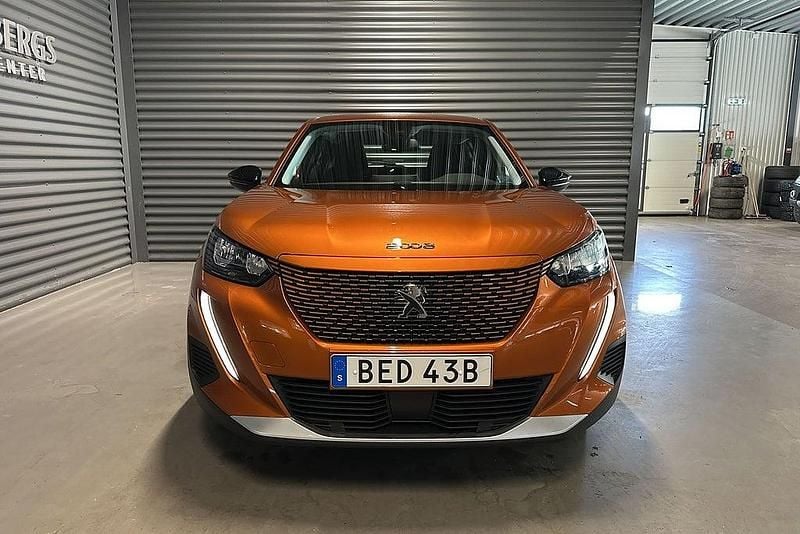 Begagnad Peugeot e-2008 Active 100 kW (136 HK) 2022 Orange SUV