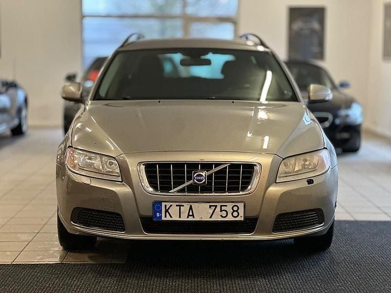 Begagnad Volvo V70 Kinetic 145 HK (106 kW) 2010 Ljusbrun Kombi