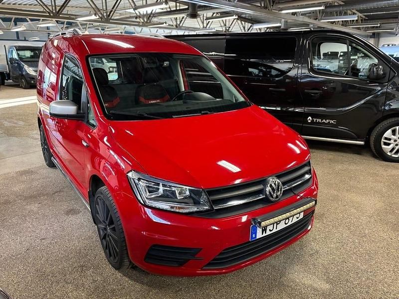 Begagnad VW Caddy R 150 HK (110 kW) 2017 Röd Minibuss