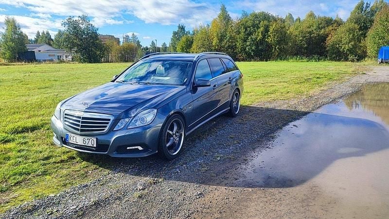 Grå Begagnad 2010 Mercedes E250 Avantgarde Kombi | 85 000 kr (Marknadspris) - Bild 1/4