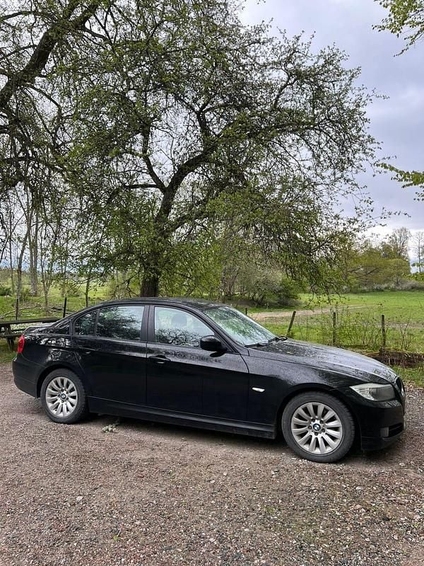 Begagnad BMW 320 170 HK (125 kW) 2009 Sedan