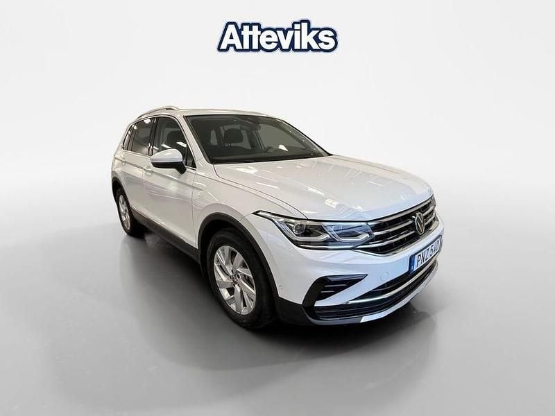Vit Begagnad 2023 VW Tiguan Elegance SUV | 339 000 kr (Marknadspris) - Bild 1/4