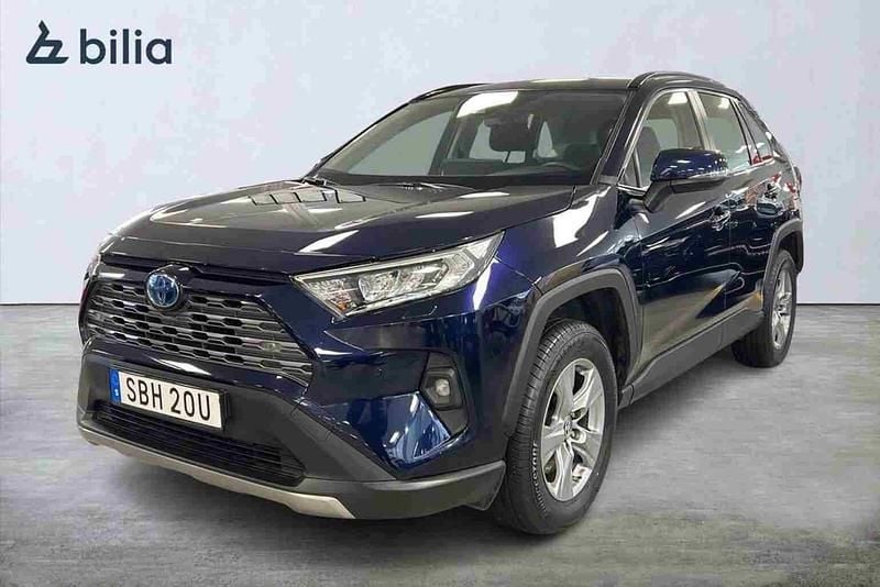 Blå Begagnad 2024 Toyota RAV4 Hybrid SUV | 389 900 kr (Superpris) - Bild 1/1