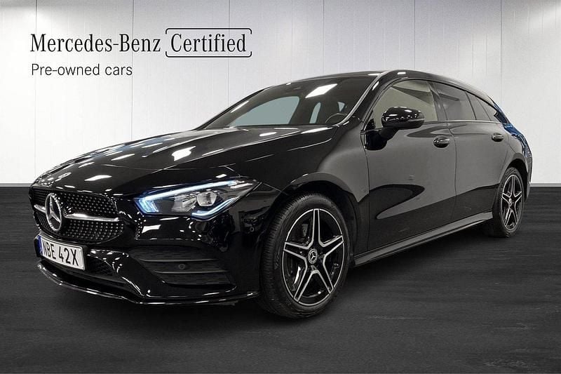 Svart Begagnad 2022 Mercedes CLA250e Shooting Brake AMG Kombi | 339 000 kr (Marknadspris) - Bild 1/4