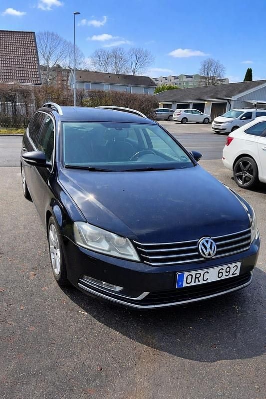 Svart Begagnad 2012 VW Passat Kombi | 55 000 kr (Superpris) - Bild 1/2