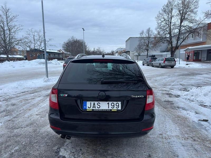 Begagnad Skoda Superb 160 HK (117 kW) 2010 Kombi