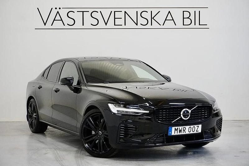 Svart Begagnad 2022 Volvo S60 Plus Sedan | 409 000 kr (Marknadspris) - Bild 1/4