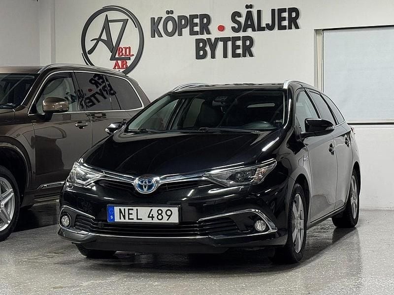 Svart Begagnad 2016 Toyota Auris Touring Sports Executive Kombi | 154 900 kr (Marknadspris) - Bild 1/4
