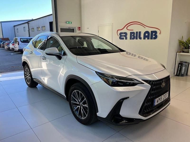 Vit Begagnad 2023 Lexus NX350h SUV | 439 900 kr (Dyr) - Bild 1/4
