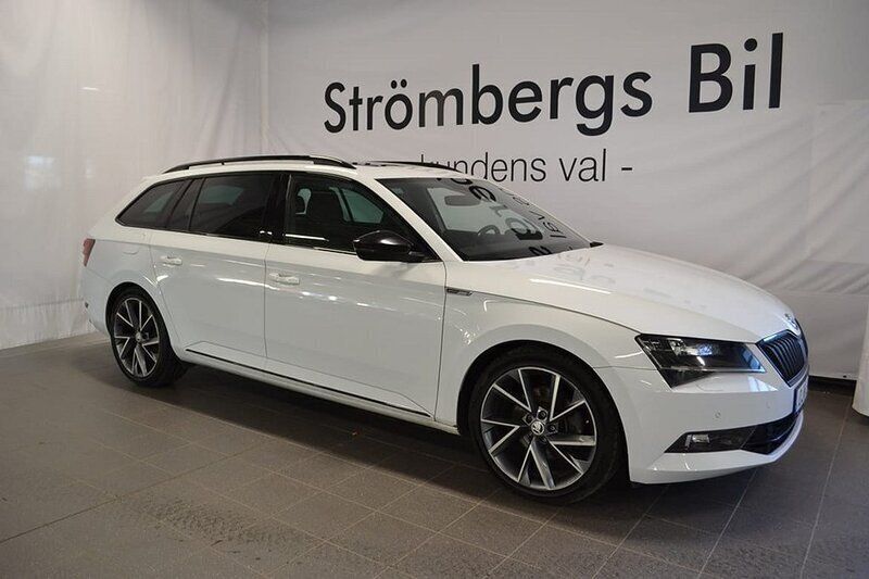 Vit Begagnad 2016 Skoda Superb Kombi | 219 000 kr (Dyr) - Bild 1/4