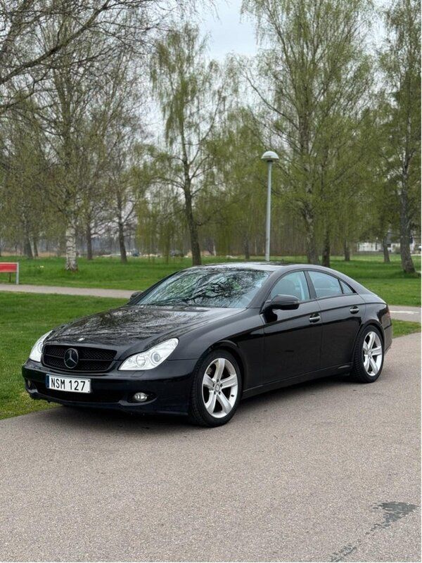 Svart Begagnad 2010 Mercedes CLS300 Sportkupé | 105 000 kr - Bild 1/4