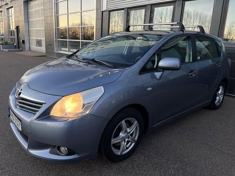 Blå Begagnad 2010 Toyota Verso Multidrive S Minibuss | 79 900 kr (Marknadspris) - Bild 1/4