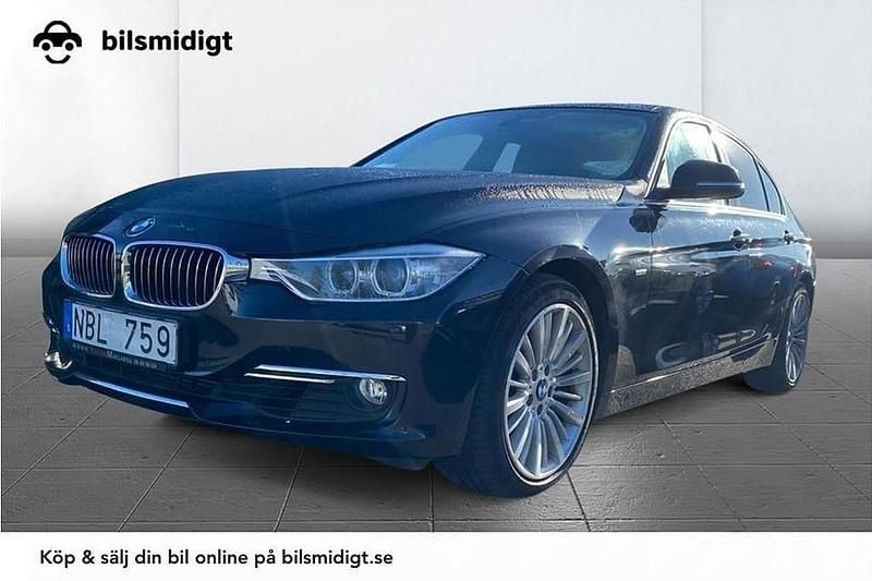 Svart Begagnad 2012 BMW 328 Luxury Line Sedan | 169 800 kr (Marknadspris) - Bild 1/3
