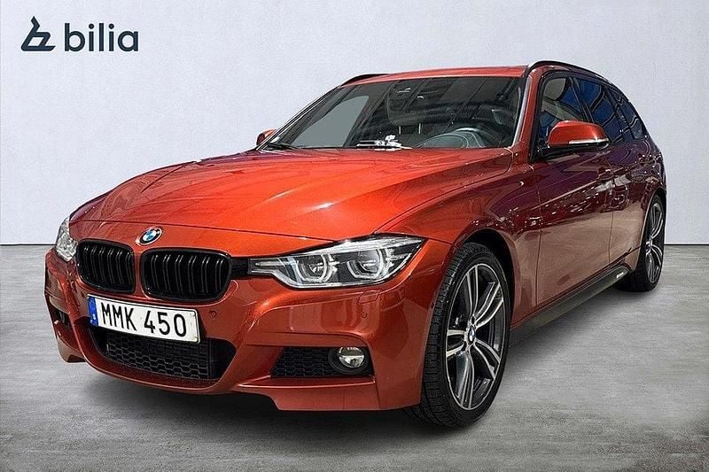 Orange Begagnad 2018 BMW 320 Kombi | 269 900 kr (Lite dyr) - Bild 1/3