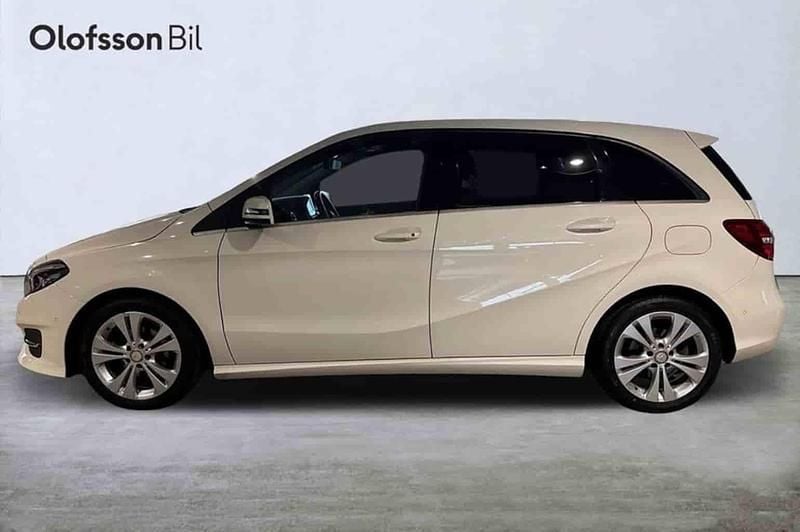 Vit Begagnad 2016 Mercedes B180 Minibuss | 144 900 kr - Bild 1/1