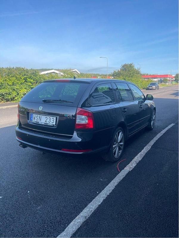 Svart Begagnad 2012 Skoda Octavia RS Kombi | 50 000 kr (Superpris) - Bild 1/3
