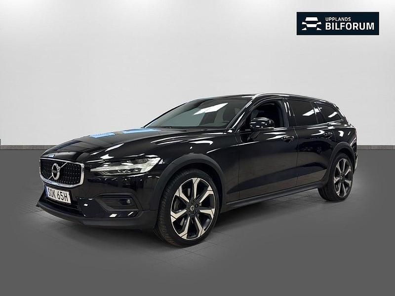 Svart Begagnad 2020 Volvo V60 CC Kombi | 299 000 kr (Marknadspris) - Bild 1/4