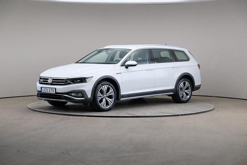 Vit Begagnad 2020 VW Passat Alltrack Executive Kombi | 315 000 kr (Marknadspris) - Bild 1/4
