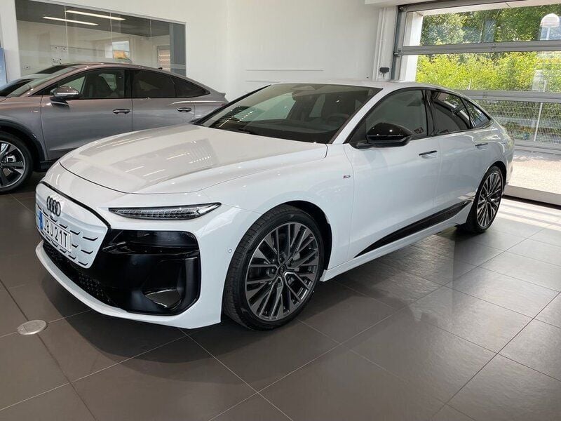 Vit Ny 2025 Audi e-tron S-Line SUV | 932 200 kr - Bild 1/4