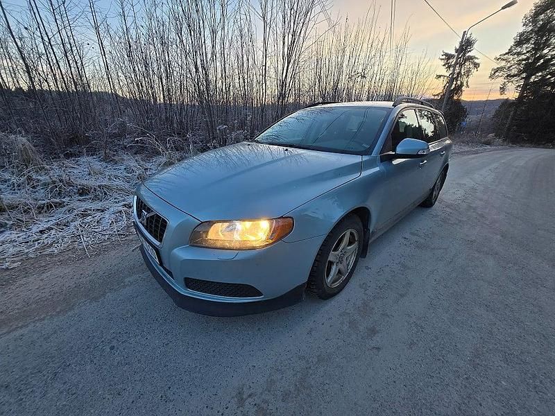 Ljusblå Begagnad 2007 Volvo V70 Kombi | 37 900 kr (Lite dyr) - Bild 1/4