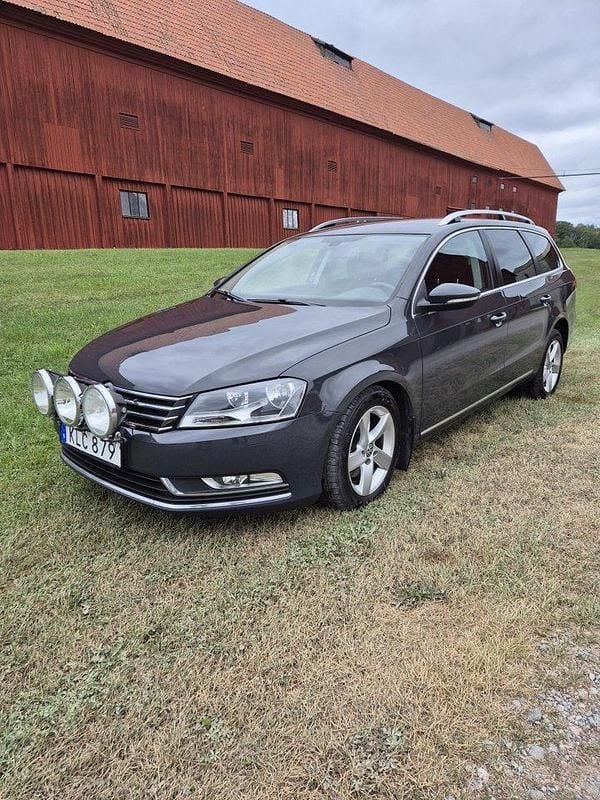 Grå Begagnad 2015 VW Passat Kombi | 84 500 kr (Marknadspris) - Bild 1/4