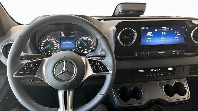 Begagnad Mercedes E-Sprinter 150 kW (204 HK) 2024 Vit (white) Van