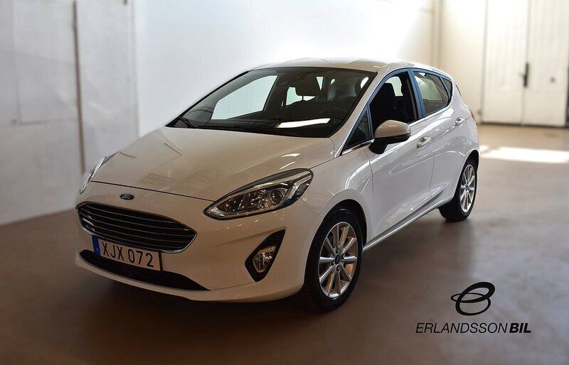 Vit Begagnad 2018 Ford Fiesta Titanium Halvkombi | 129 900 kr (Marknadspris) - Bild 1/4