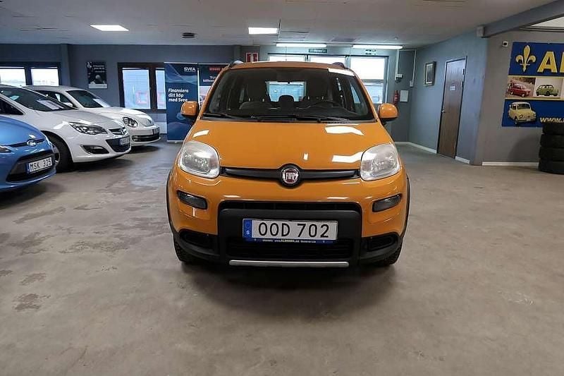 Begagnad Fiat Panda 4x4 84 HK (61 kW) 2013 Orange Halvkombi