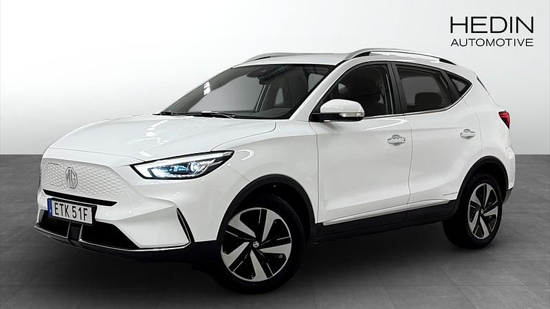 Vit Begagnad 2022 MG ZS Comfort Halvkombi | 244 900 kr (Marknadspris) - Bild 1/4