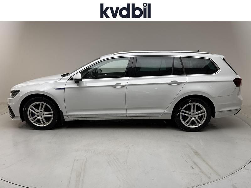 Begagnad VW Passat GTE 218 HK (160 kW) 2023 Vit Kombi