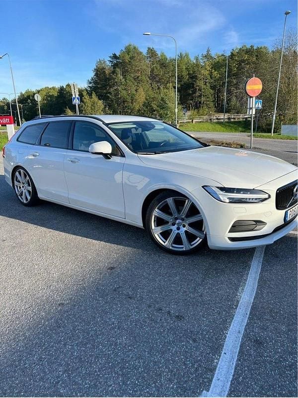 Vit Begagnad 2017 Volvo V90 Kinetic Kombi | 169 999 kr (Bra pris) - Bild 1/4