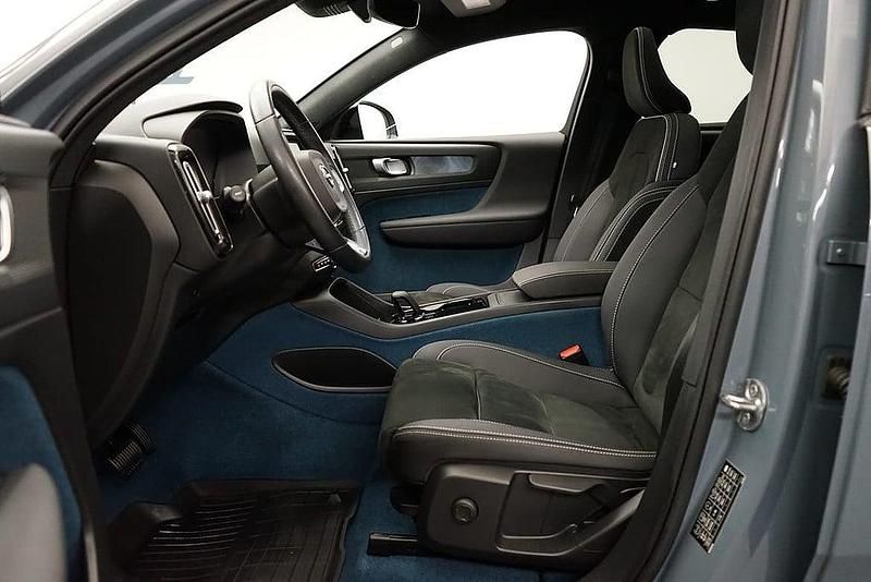 Begagnad Volvo C40 Core 169 kW (231 HK) 2022 Grå SUV