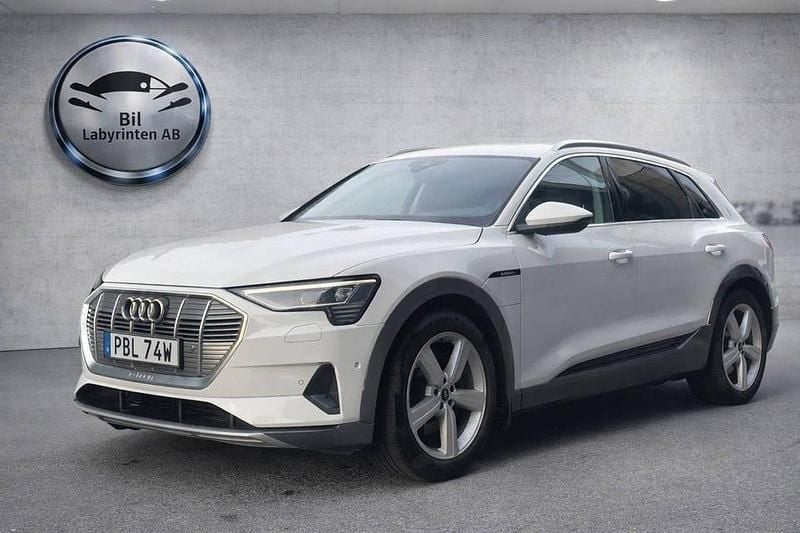 Vit Begagnad 2020 Audi e-tron SUV | 239 900 kr (Bra pris) - Bild 1/4