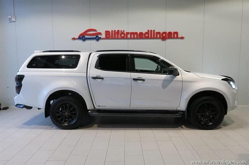 Vit svart Begagnad 2023 Isuzu D-Max Sedan | 479 900 kr (Superpris) - Bild 1/4
