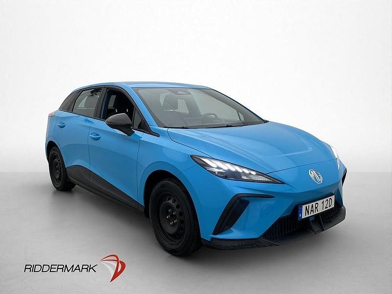 Begagnad MG MG4 EV 125 kW (170 HK) 2023 Blå Halvkombi