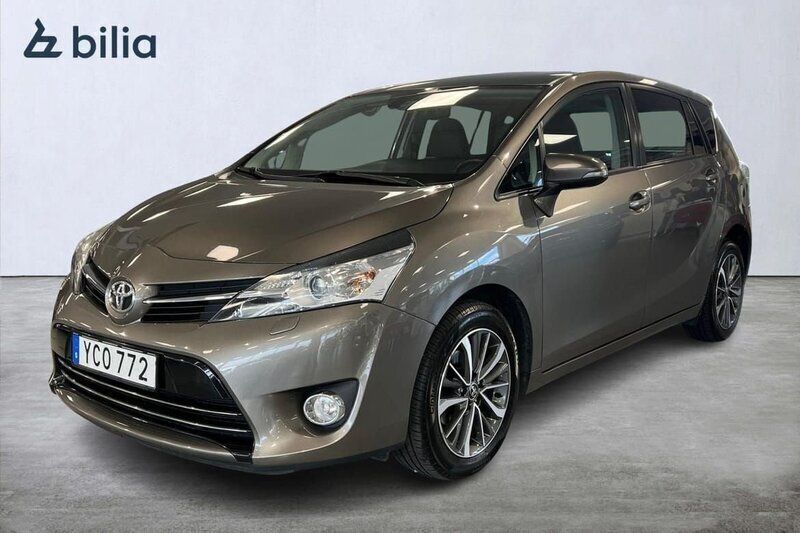 Mörkgrå (grå) Begagnad 2016 Toyota Verso Active Minibuss | 159 900 kr (Marknadspris) - Bild 1/3