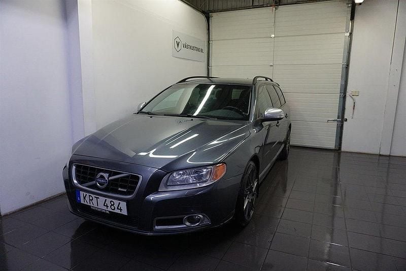 Grå Begagnad 2010 Volvo V70 R-Design Kombi | 99 900 kr (Lite dyr) - Bild 1/4