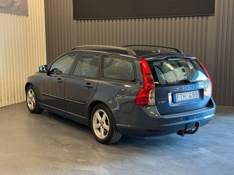 Begagnad Volvo V50 Momentum 136 HK (100 kW) 2010 Blå Kombi